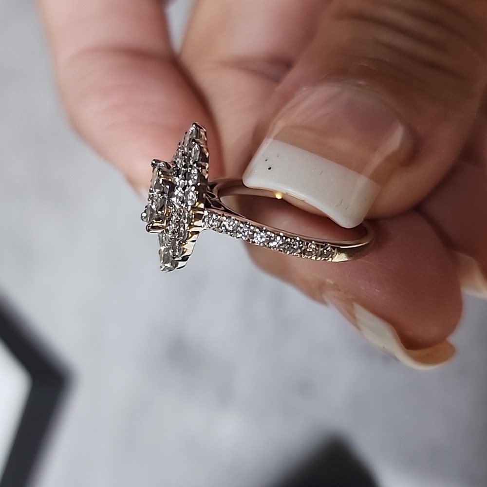 Diamond engagement/ cocktail ring - Picture 8 of 13